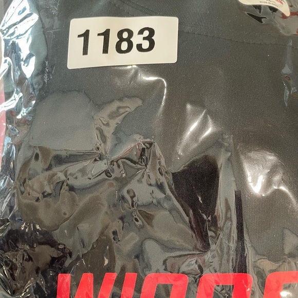 WISCONSIN BADGERS Men’s TSHIRT SIZE XL 
CHARCOAL COLOR SHORT SLEEVE CREW NECK - Picture 7 of 7